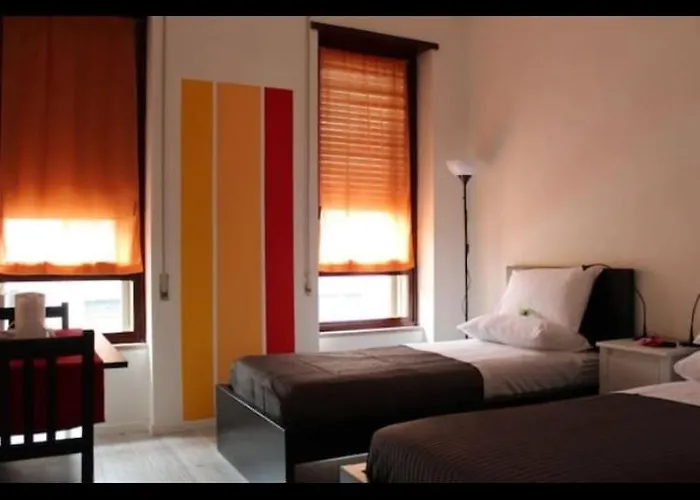 Intero Con Vista Sul Parco , Stazione * بولونيا